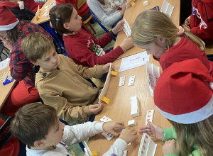 Relacja z Mikołajkowego Turnieju Rummikub w Szkole!